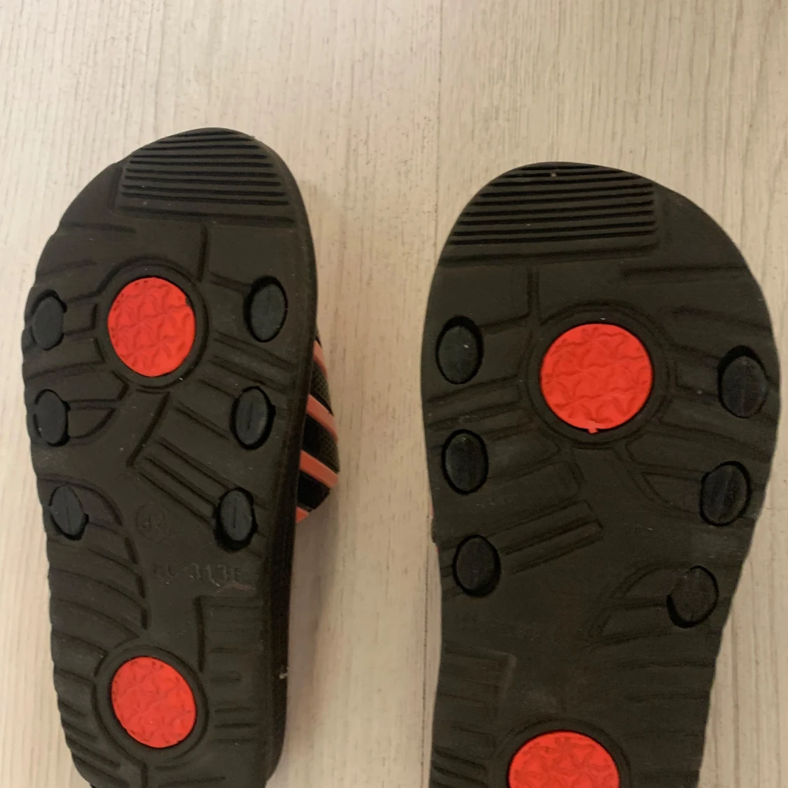 Randiga slides från Space i rött och svart - 2