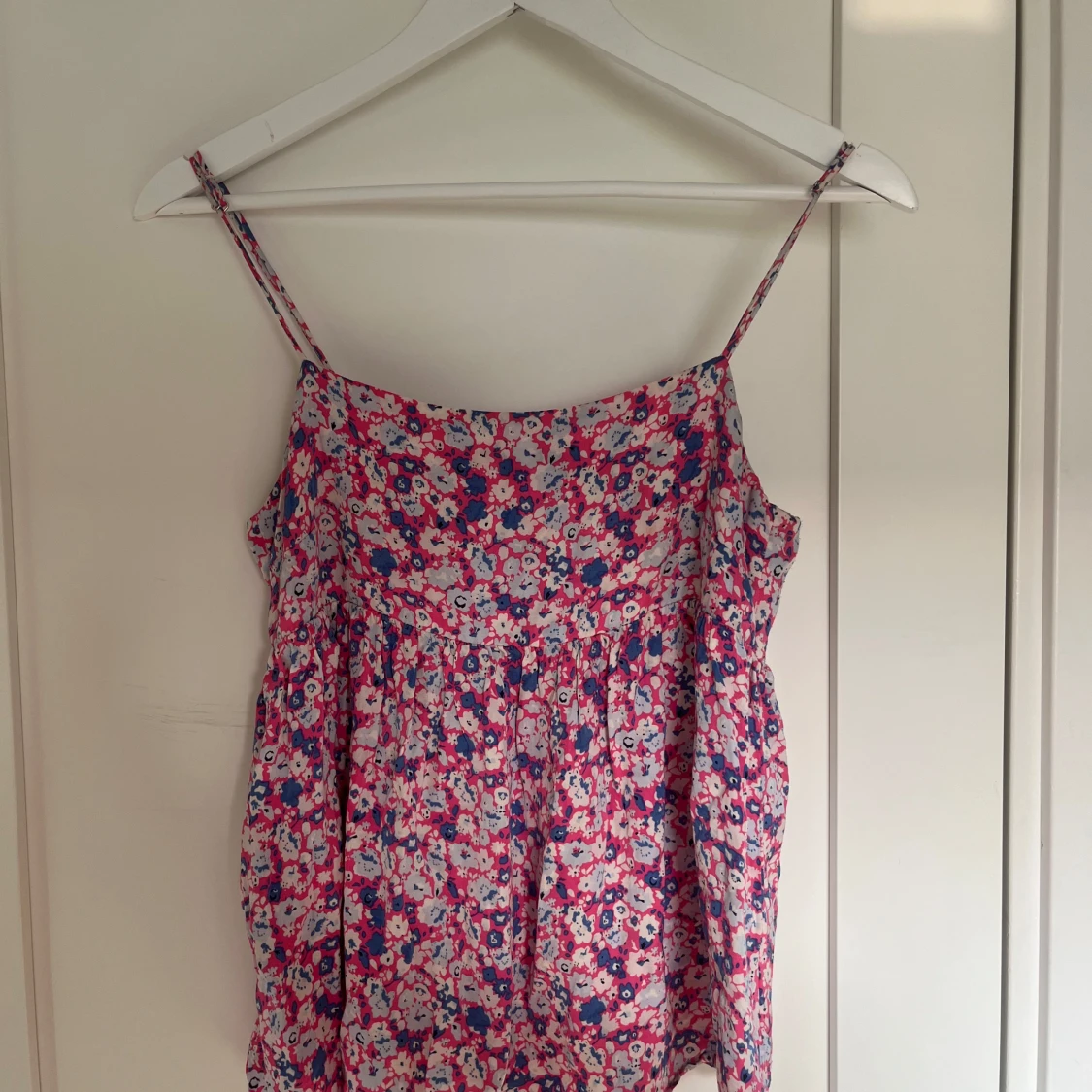 Blommig linnetopp från Levate Room