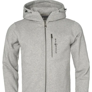 Grå hoodiejacka från Sail Racing - Grå hoodiejacka från Sail Racing med hel dragkedja, justerbar huva och en bröstficka med dragkedja. Jackan har en sportig look och är tillverkad i mjukt bomullsmaterial. Perfekt för chill dagar eller när du vill ha en clean stil.