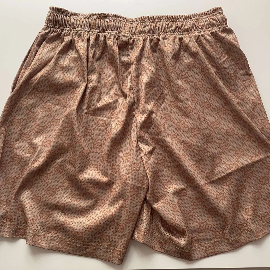 Beige mönstrade shorts - 1