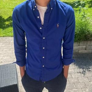 Ralph Lauren skjorta  - Snygg Ralph Lauren skjorta storlek s slim fit, passar 173-183 ca😃 Köper du fler skjortor fär du paketpris, följ för mer🙌