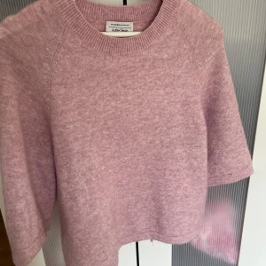 Rosa &other stories tröja - Lägger upp igen för frifrakt