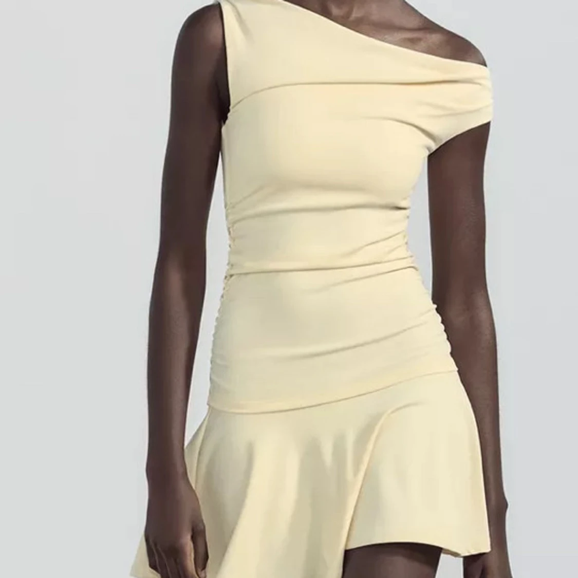 söker! Gul ZARA klänning  - 2