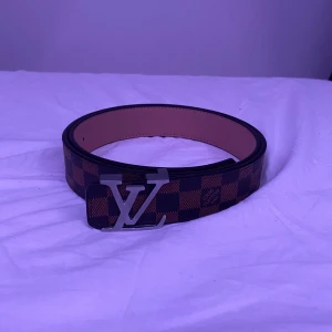 Louis Vuitton bälte  - Louis Vuitton bälte säljes kom dm för pris osv kan bytas mot H3rmes bälte. Är i nysnick och aldrig använt. 
