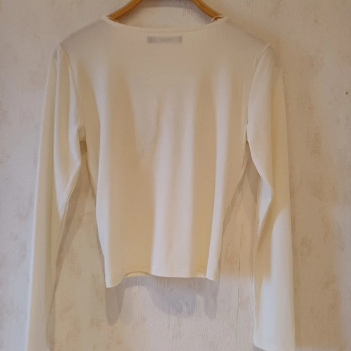 Vit långärmad topp från Bik Bok - 1