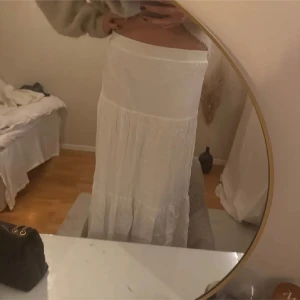 Vit långkjol - Så fin kjol!