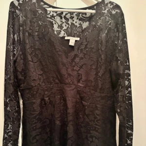 Spets topp från Anna Field💕 - super snygg spets topp från Anna field. inga tecken på användning!