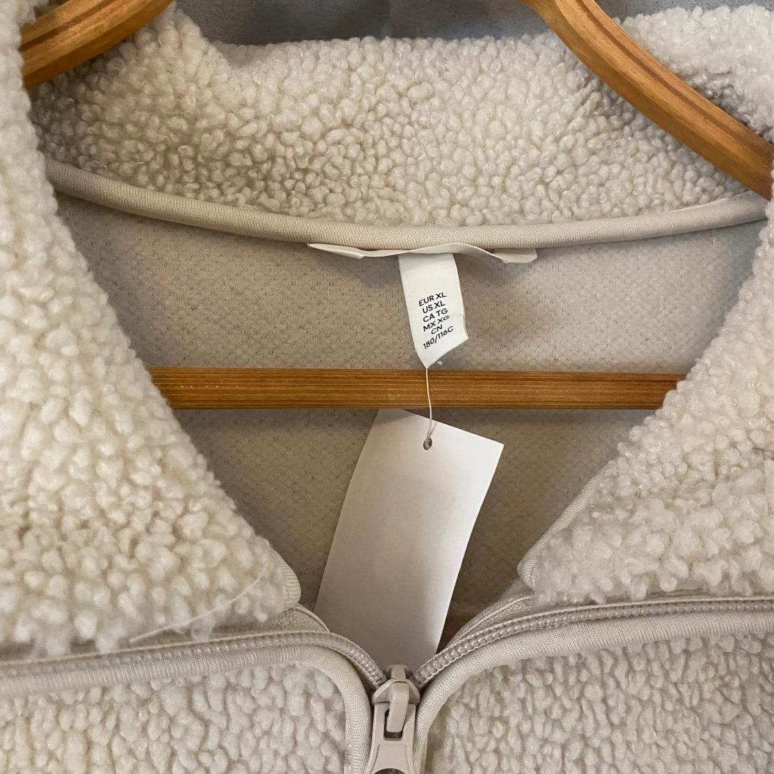 Beige teddyjacka med dragkedja - 1