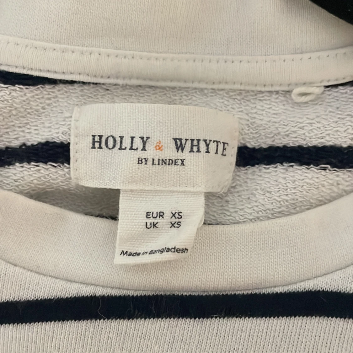 Randig topp med puffärm  - 2