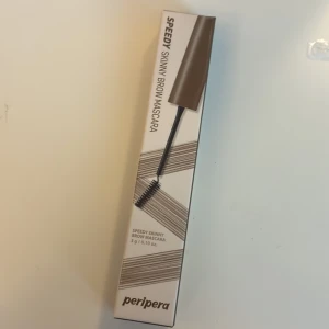 Peripera Speedy skinny brow mascara 03 - Periperas speedy skinny brow mascara i färgen 03. Använd en gång men var fel färg på mig