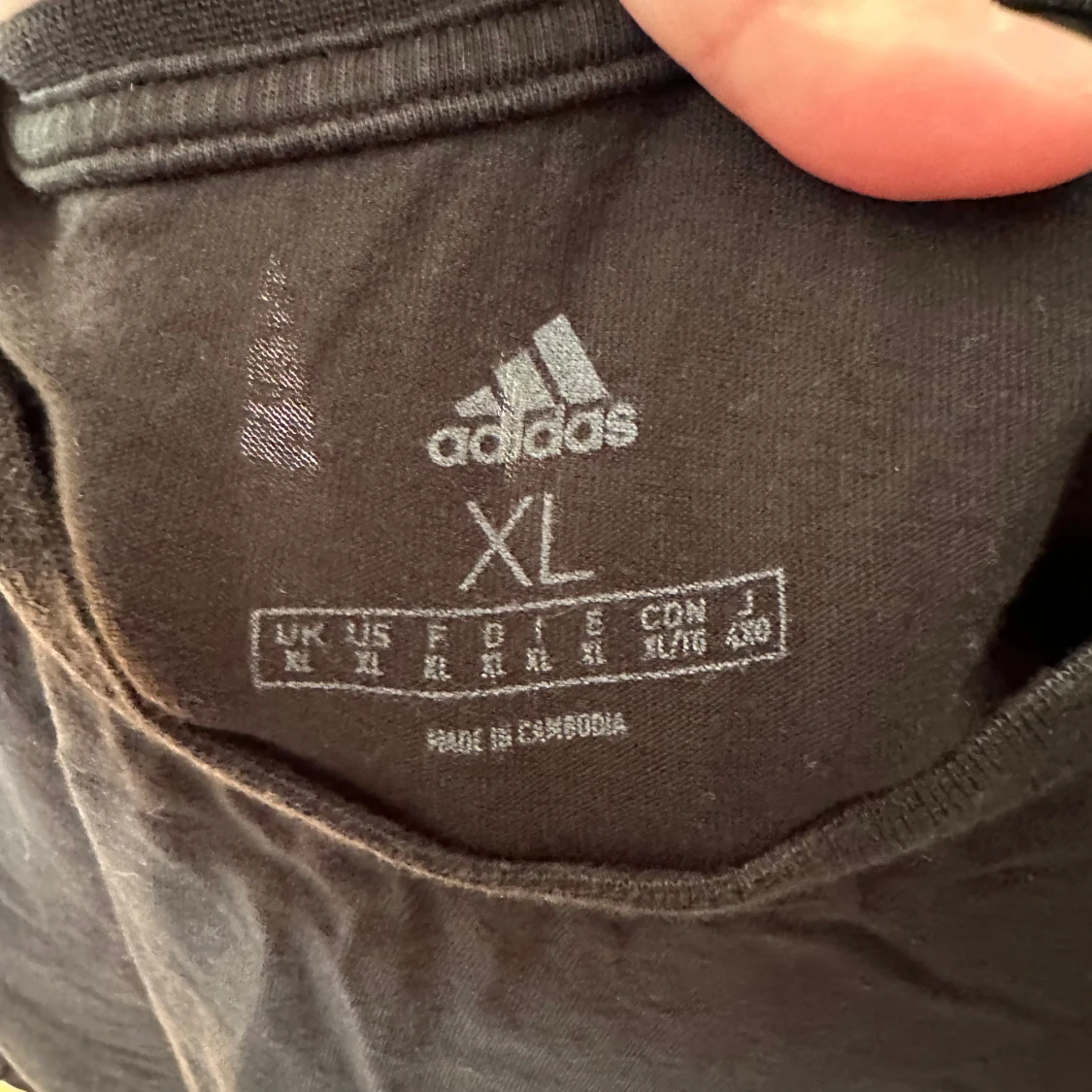 Svart t-shirt från Adidas i bomull strl: XL - 4