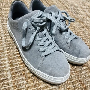 Selected Homme-sneakers - Selected Homme-sneakers i mocka. Grå i mycket gott skick. 