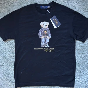 Ralph Lauren T-Shirt - Helt ny. Storlek S, sitter mer som M