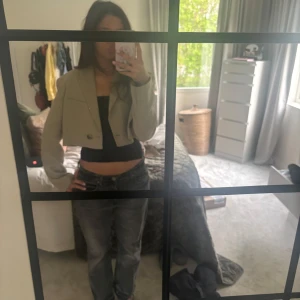 Beige blazer/jacka - As cool beige linneblazer som funkar som både jacka och kofta❤️