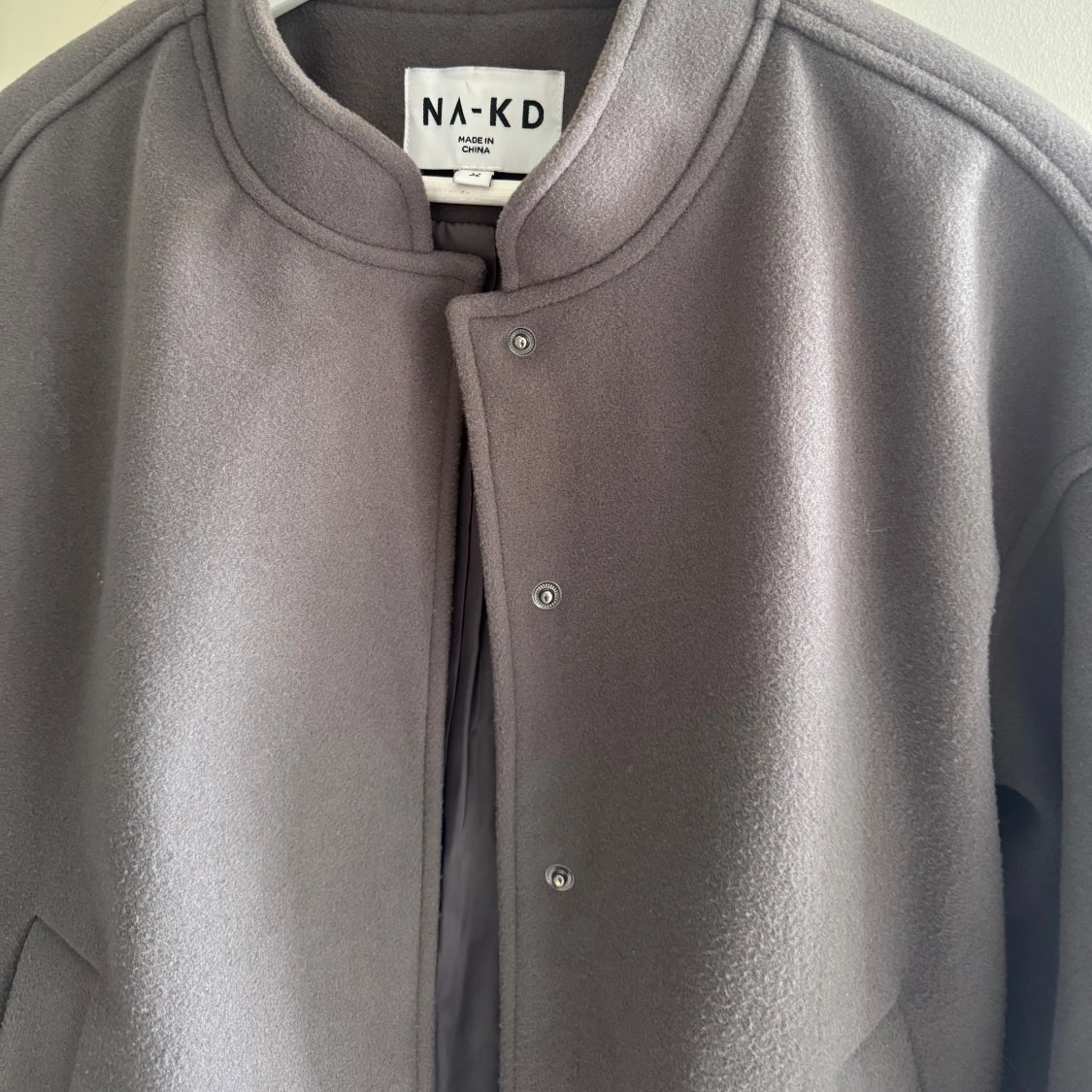 Grå bomberjacka från NA-KD - 1