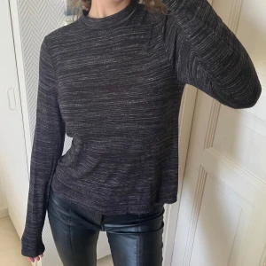 Polotröja - Klippt bort lappar på denna men tror xs-s! Den är avklippt där nere men inget man tänker på vid användning.  Skriv om du vill köpa annat på min sida så kan du få paketpris och slippa betala dubbelfrakt.