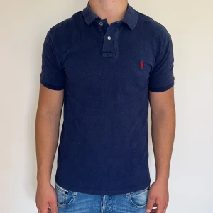 Ralph Lauren piké slim fit  - Ralph Lauren | Bra skick | Size - M | Nypris 1600 mitt pris 499 | Hör av dig vid minsta fråga eller fundering📩