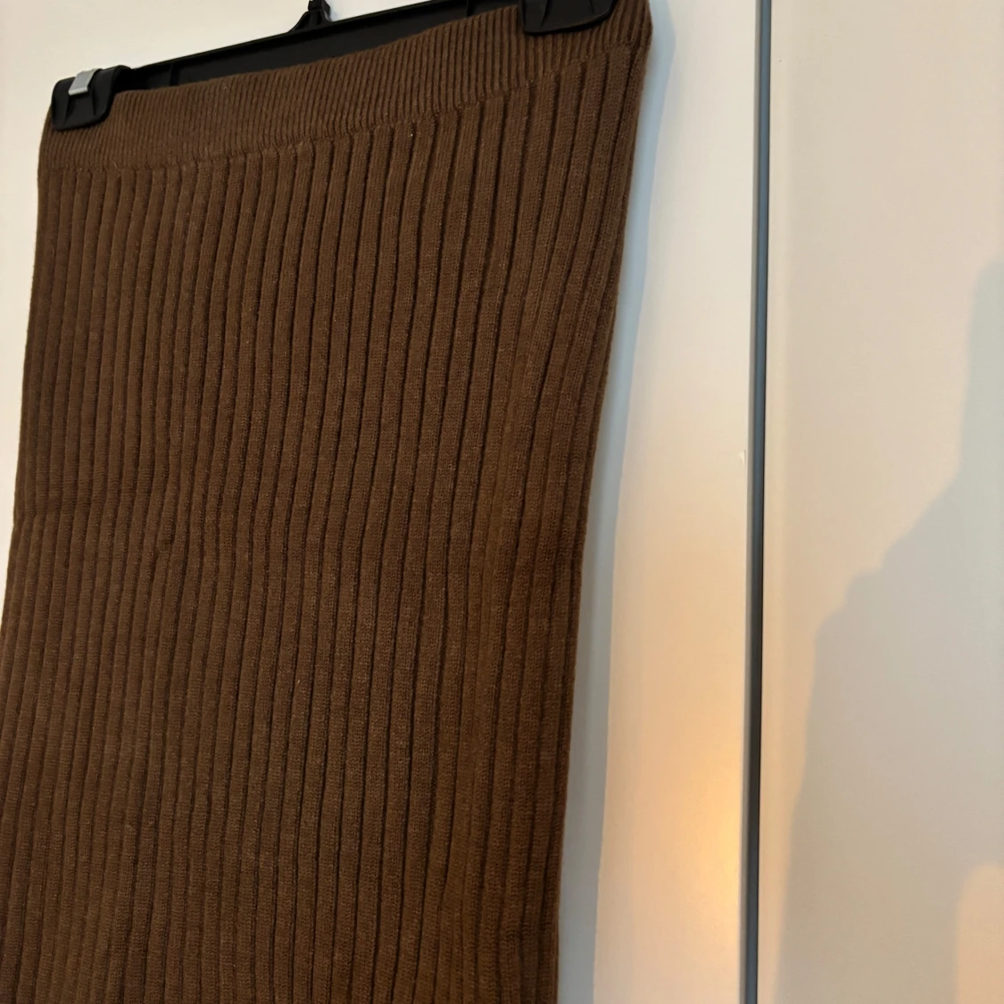 Brun ribbad långkjol från NA-KD - 1