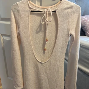 Strandklänning med öppen rygg - Kort Strandklänning med öppen rygg 