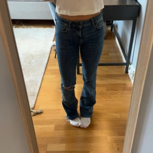 Jeans från Zara  - Snygga jeans från Zara i storlek 34❤️