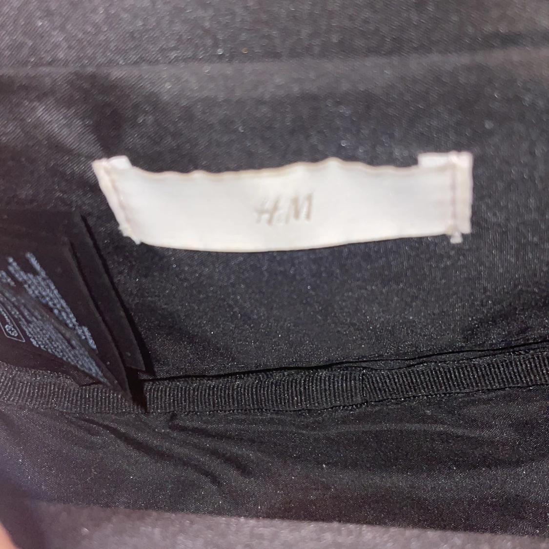 Svart axelväska från H&M med kedja - 3