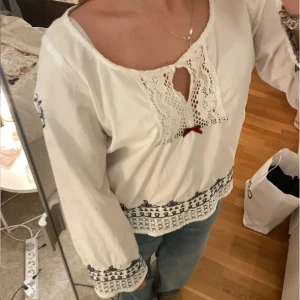 odd molly blus - söt blus från odd molly i storlek 2 vilket motsvarar s/m, köp flera plagg i bundles för ett billigare pris!❤️