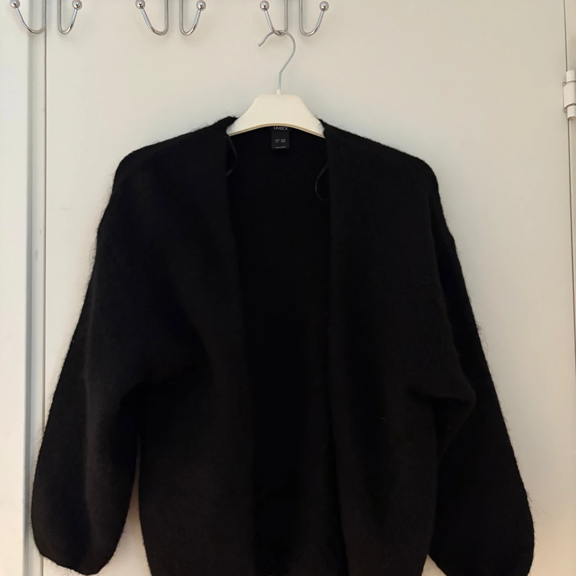 Svart stickad kofta från Lindex