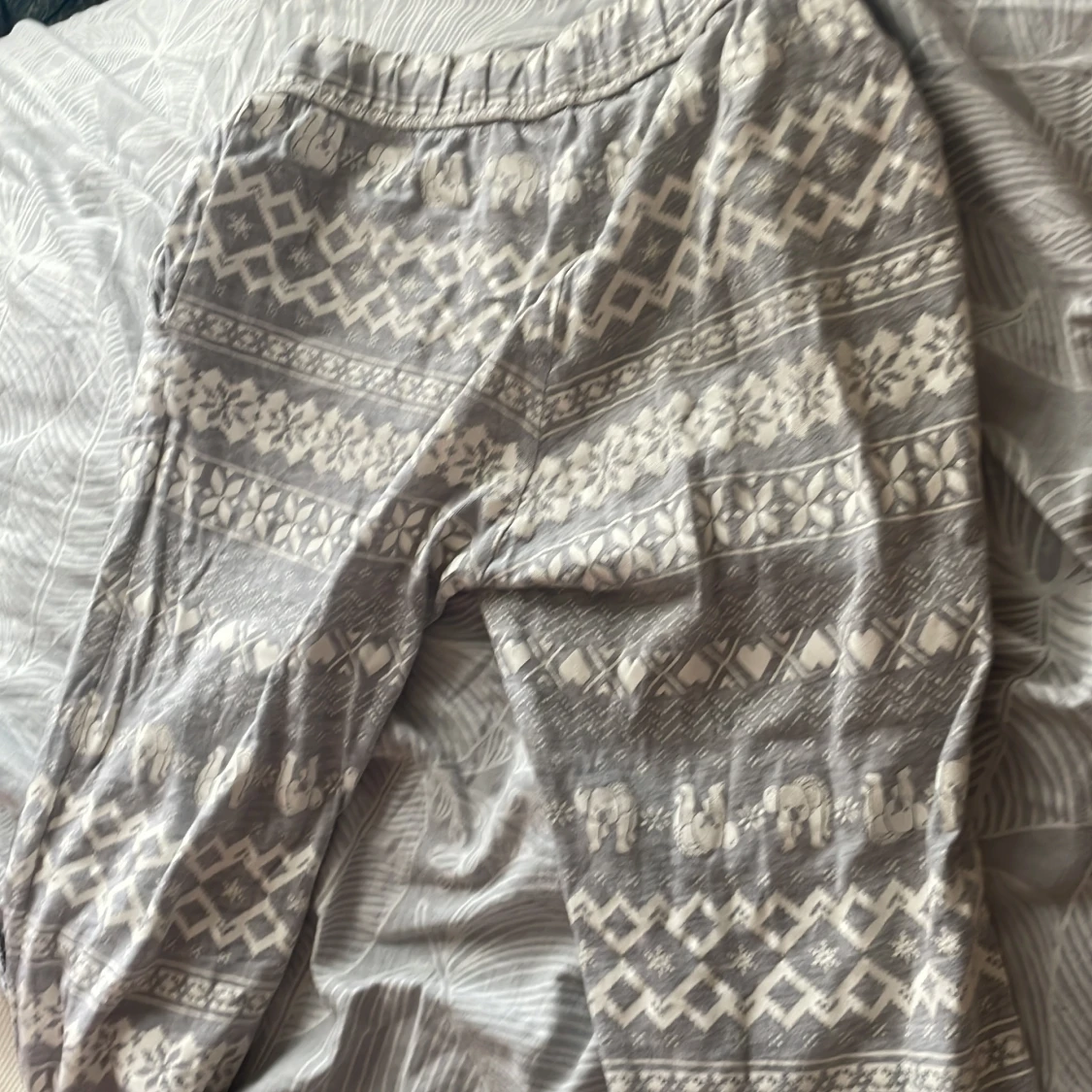 Gråvita mönstrade mjukisbyxor Lindex - 3