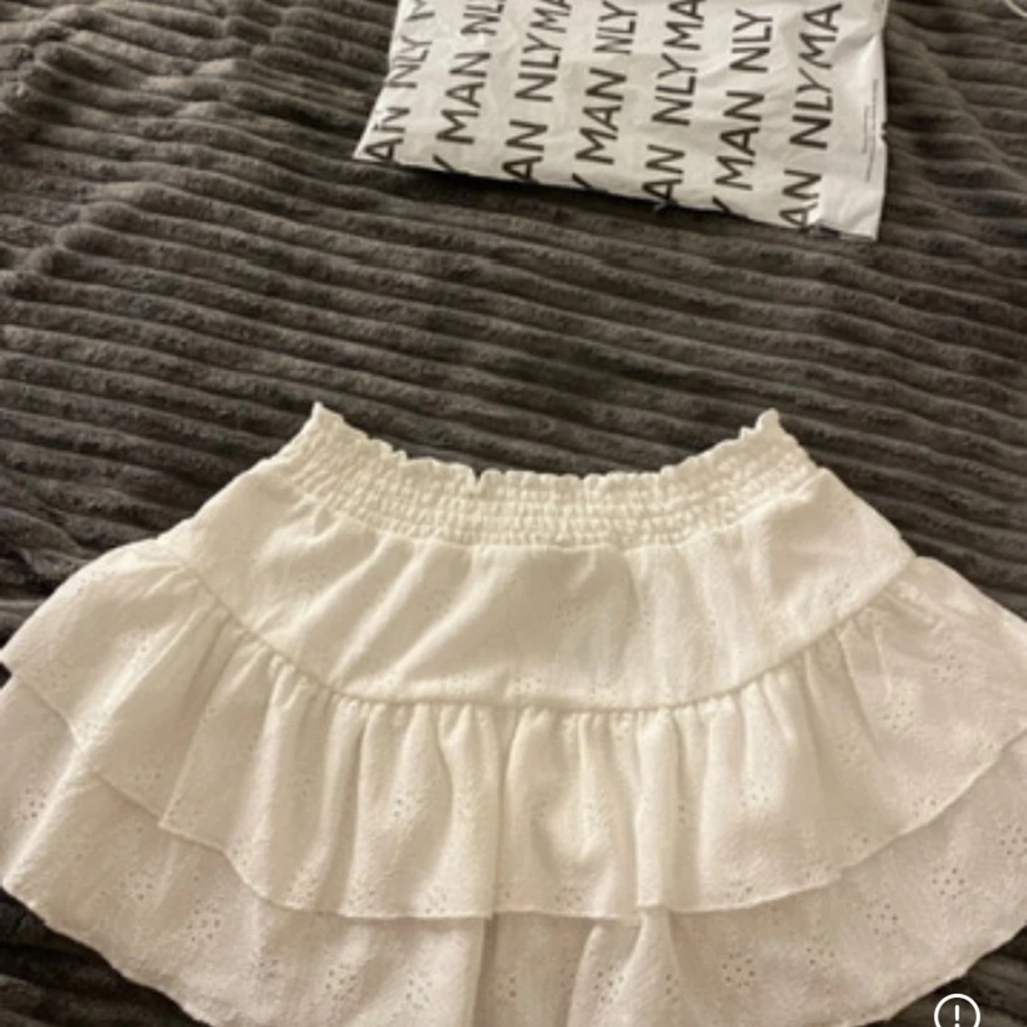 Vit volangkjol från Nelly XS - 1