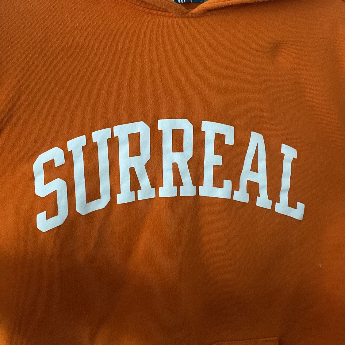 Orange hoodie från WINWIN med tryck - 3