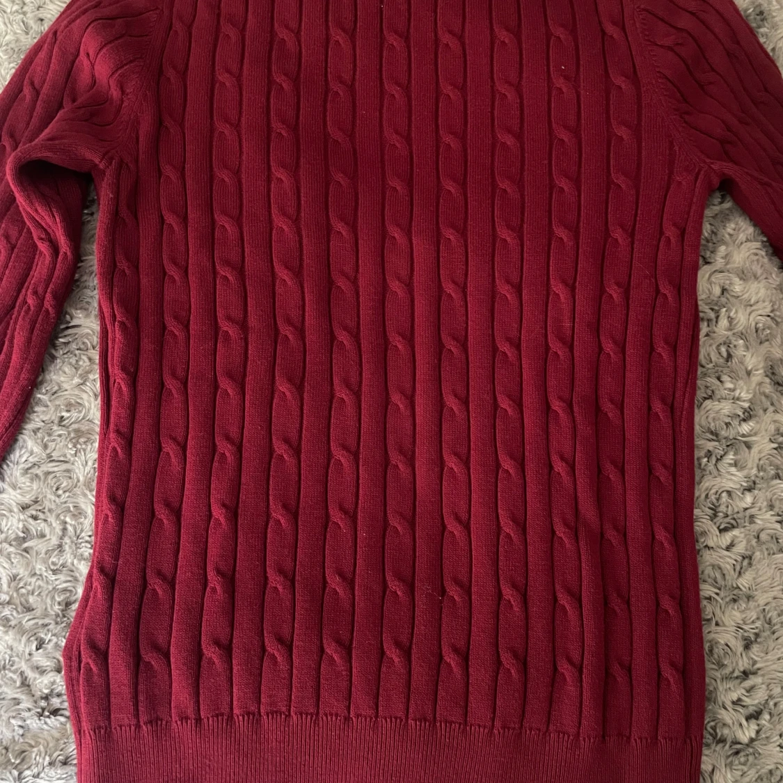 Vinröd kabelstickad tröja från GANT - 3