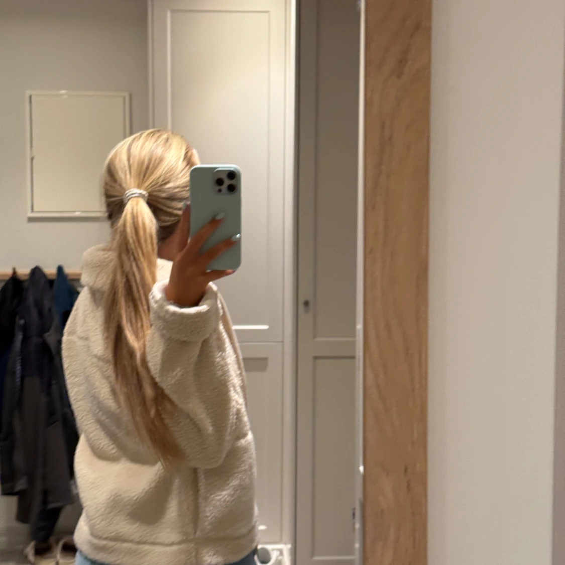 Beige teddyjacka med dragkedja - 2