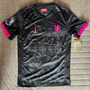 Cheslea tredjeställ 24/25 - Aldrig använd. Köpt från unisportstore. Kvitto finns. Strl S.