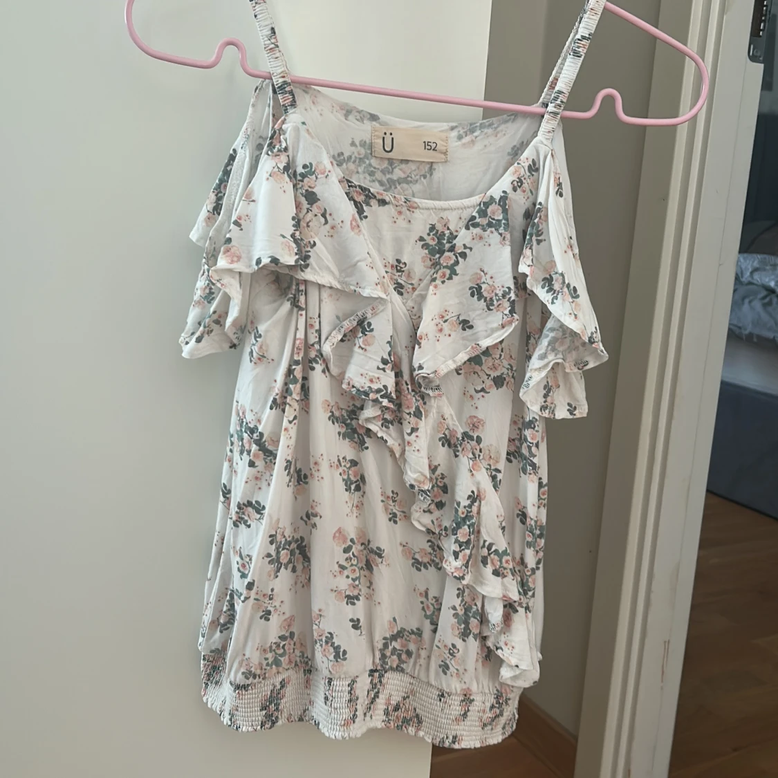 Supersöt blommig volangtop