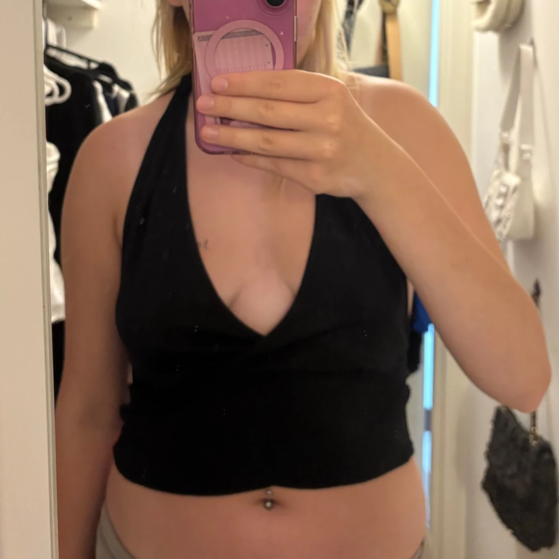 Svart omlott halterneck topp storlek M men passar L med - 1