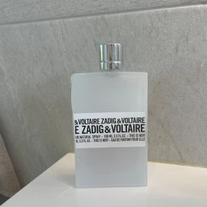 Zadig & Voltaire This Is Her! EdP 100ml - This is her 100 ml kvar använd några få tal gånger men det är den stora flaskan så väldigt mycket kvar ! Se bild 3 