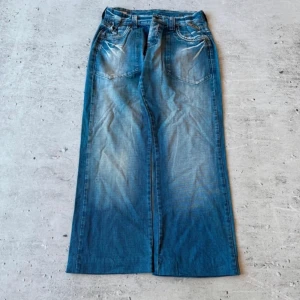 Baggy straight leg jeans - Fräscha snygga byxor med skön wash