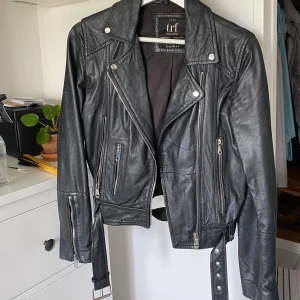 Skinnjacka - Inte använd på länge, men fint skick. 