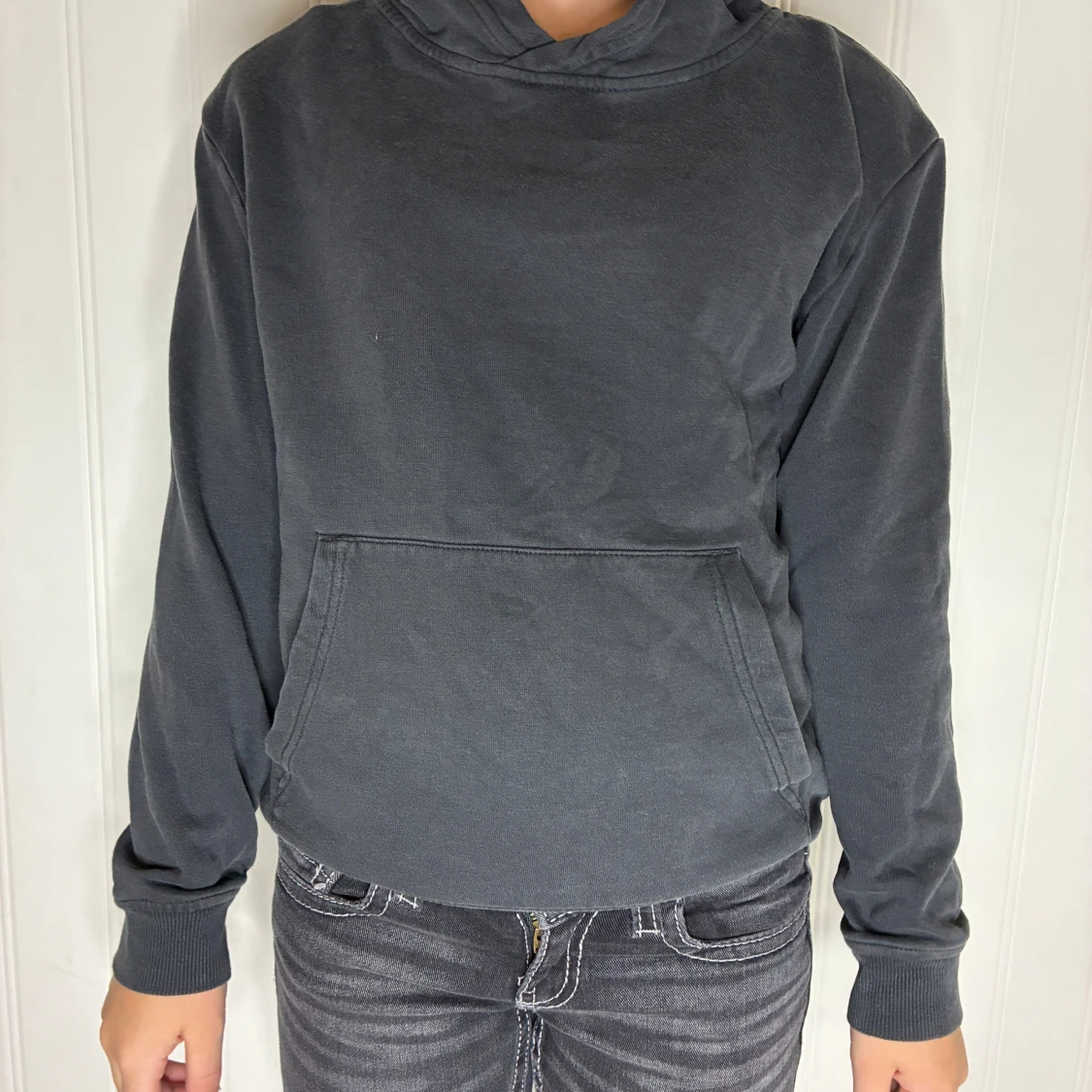 Mörkgrå hoodie från H&M BASIC