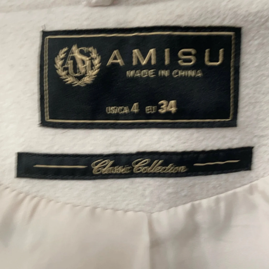 Vit kappa med huva från Amisu, stl 34 - 2