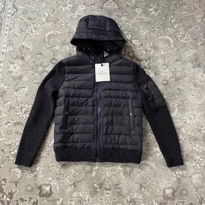 Moncler cardigan - Ny moncler cardigan, marinblå storlek S