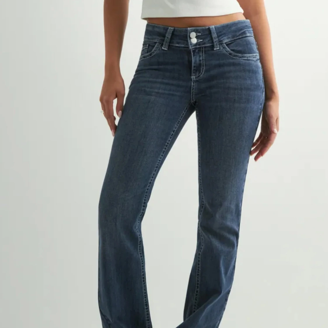 Blå bootcut jeans från Nelly - 3