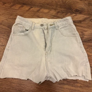 Shorts  - 🤍Säljer då de inte kommer till användning 