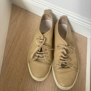Beige sneakers från J.Lindeberg - Sneakers från J Lindeberg 