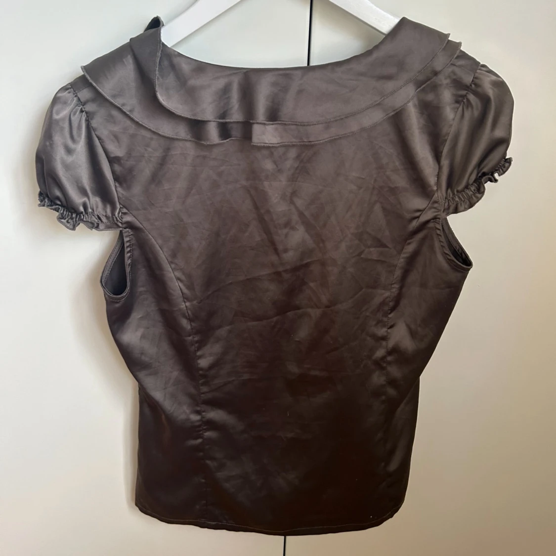 Blus med volang  - 1