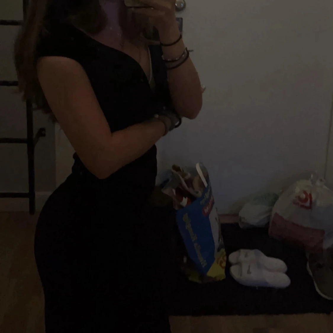 Svart långklänning med v-ringning - 2