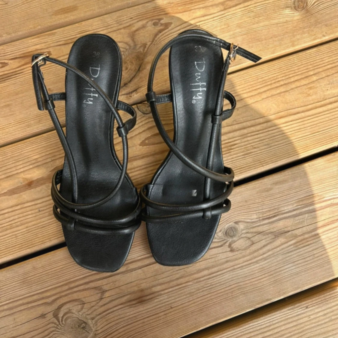 Svarta sandaler med klack 