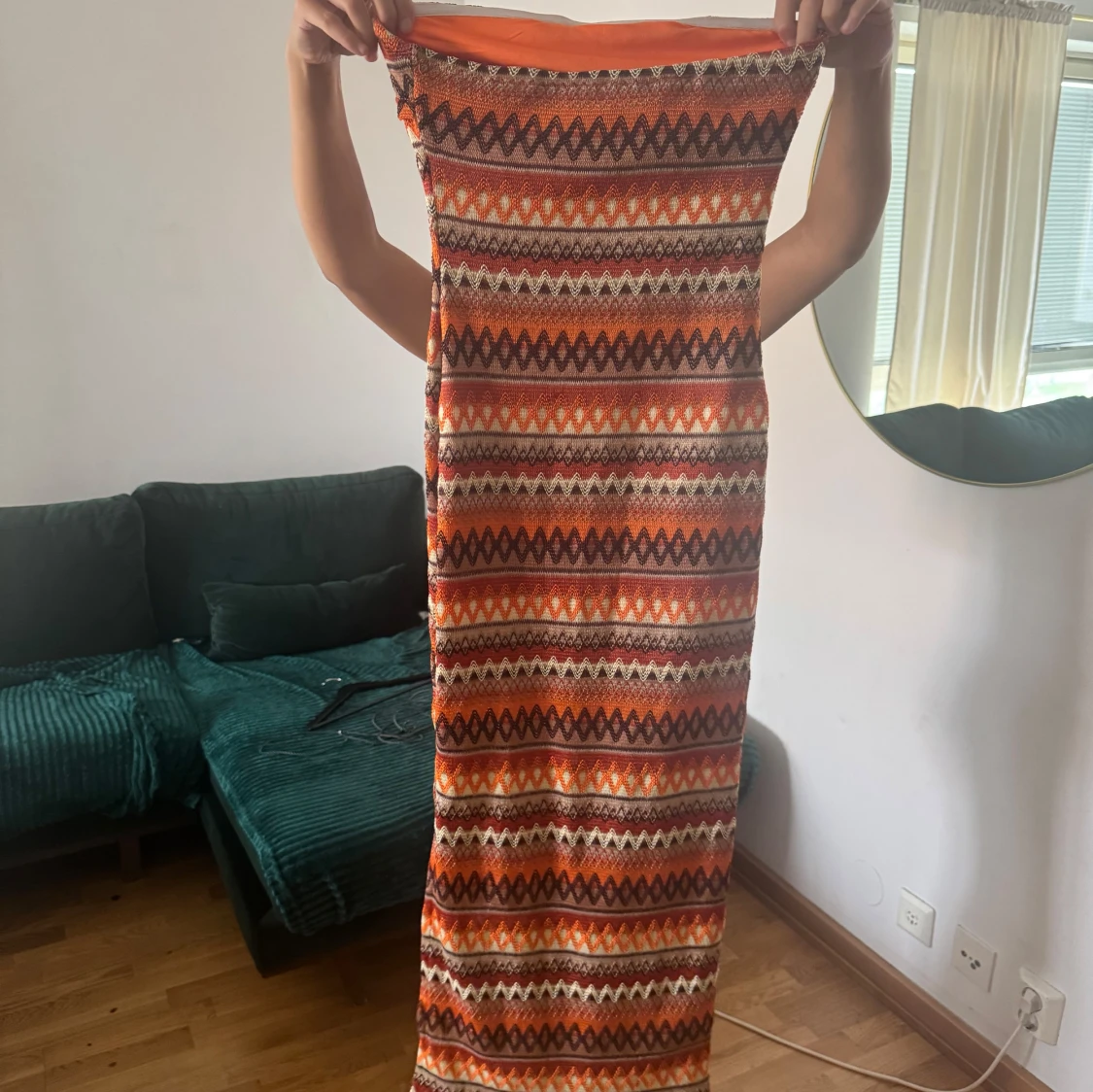 Färgglad långklänning med snörning - 2