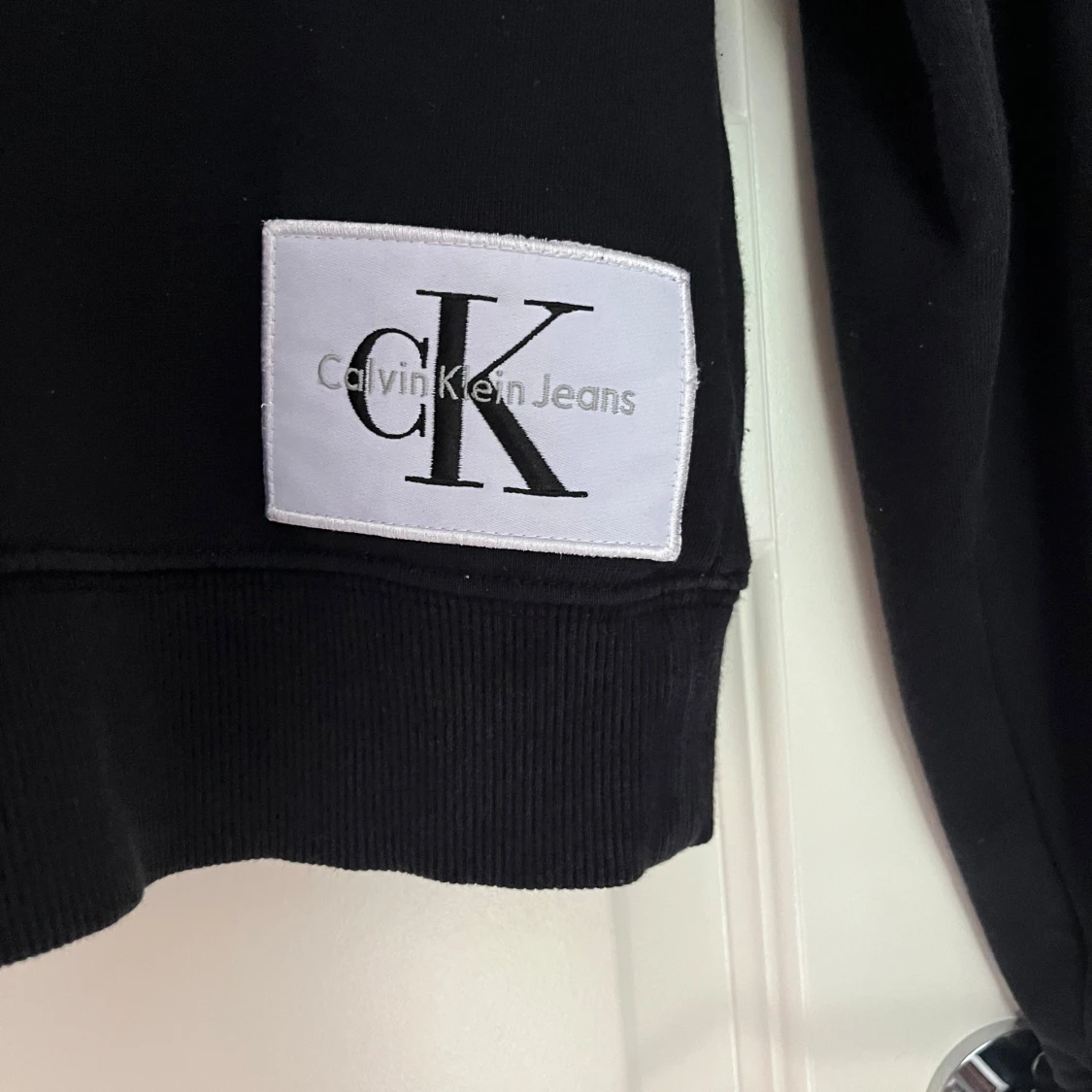 Svart sweatshirt från Calvin Klein Jeans - 2