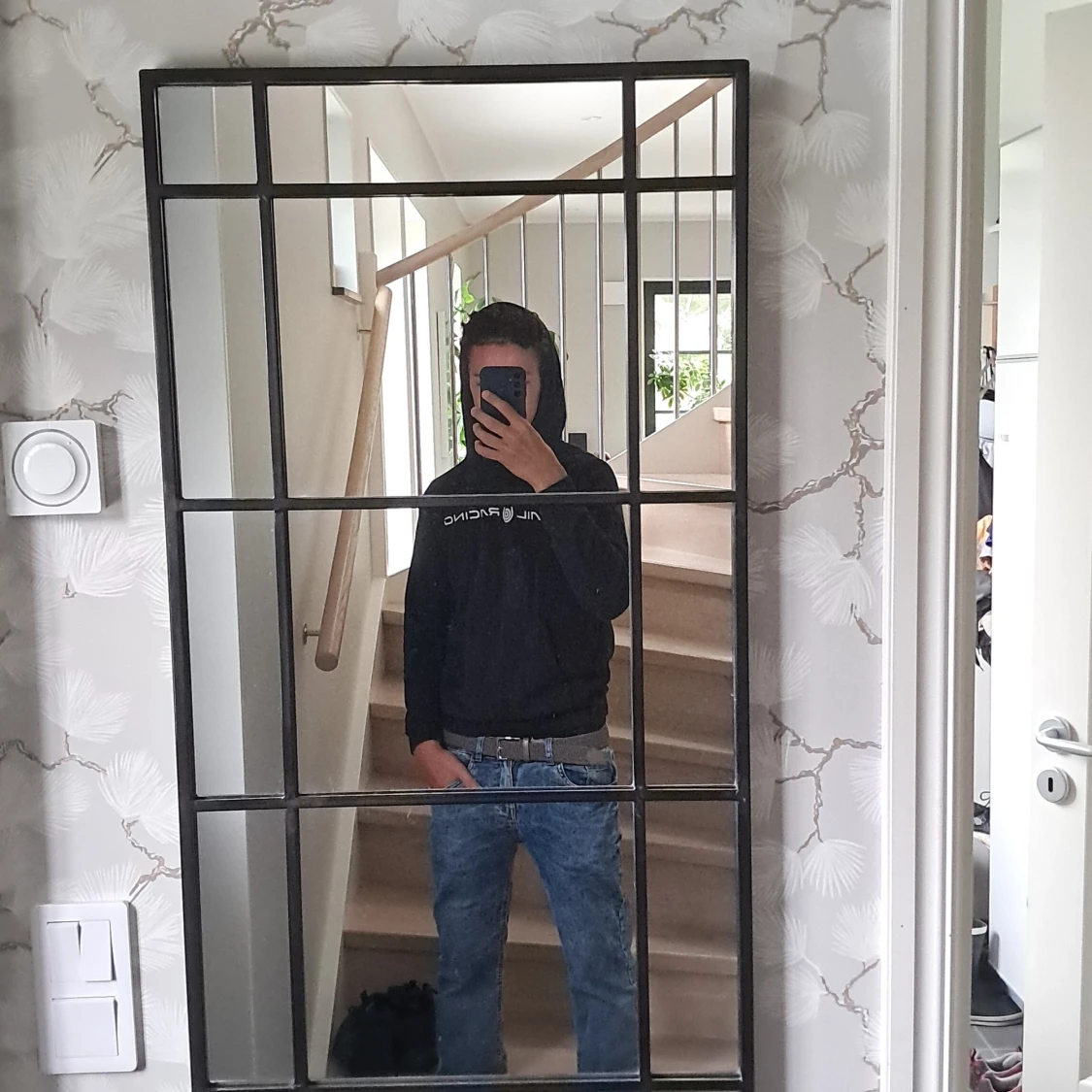 Svart hoodie från Sail racing